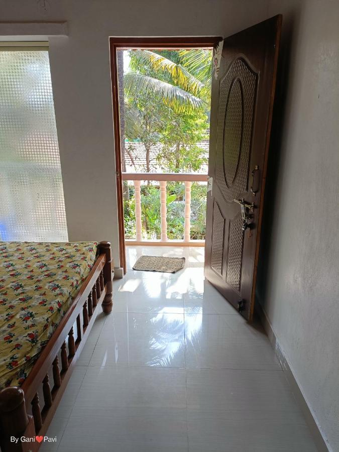 Hotel Golden Wings Cafe Gokarna  Esterno foto